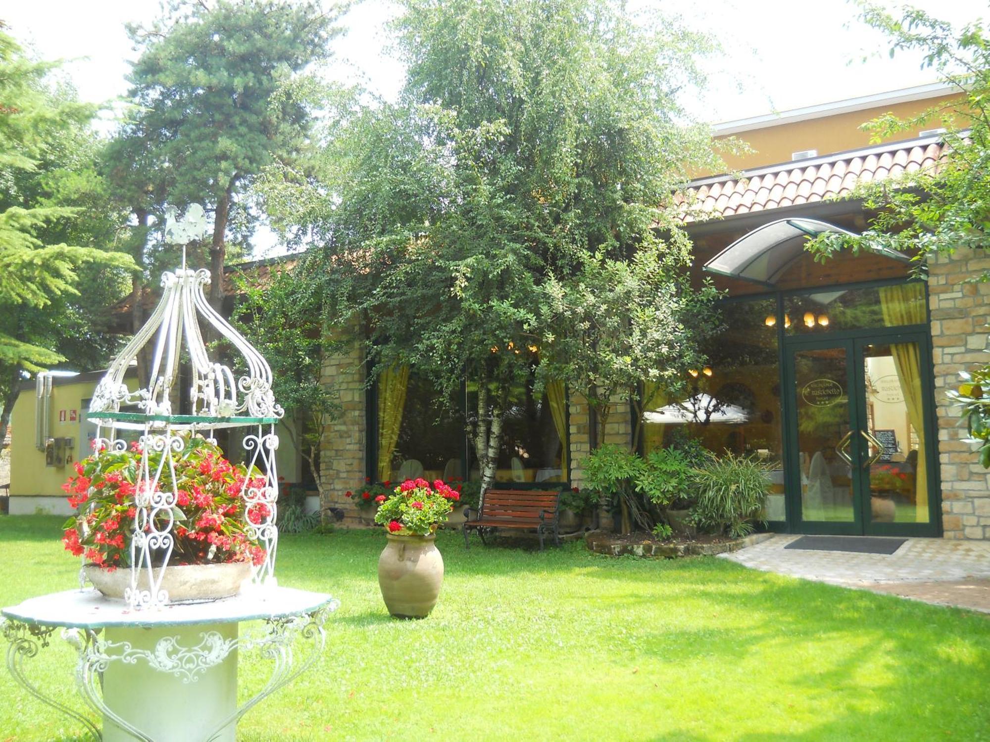 Hotel Il Rustichello Lonato Luaran gambar