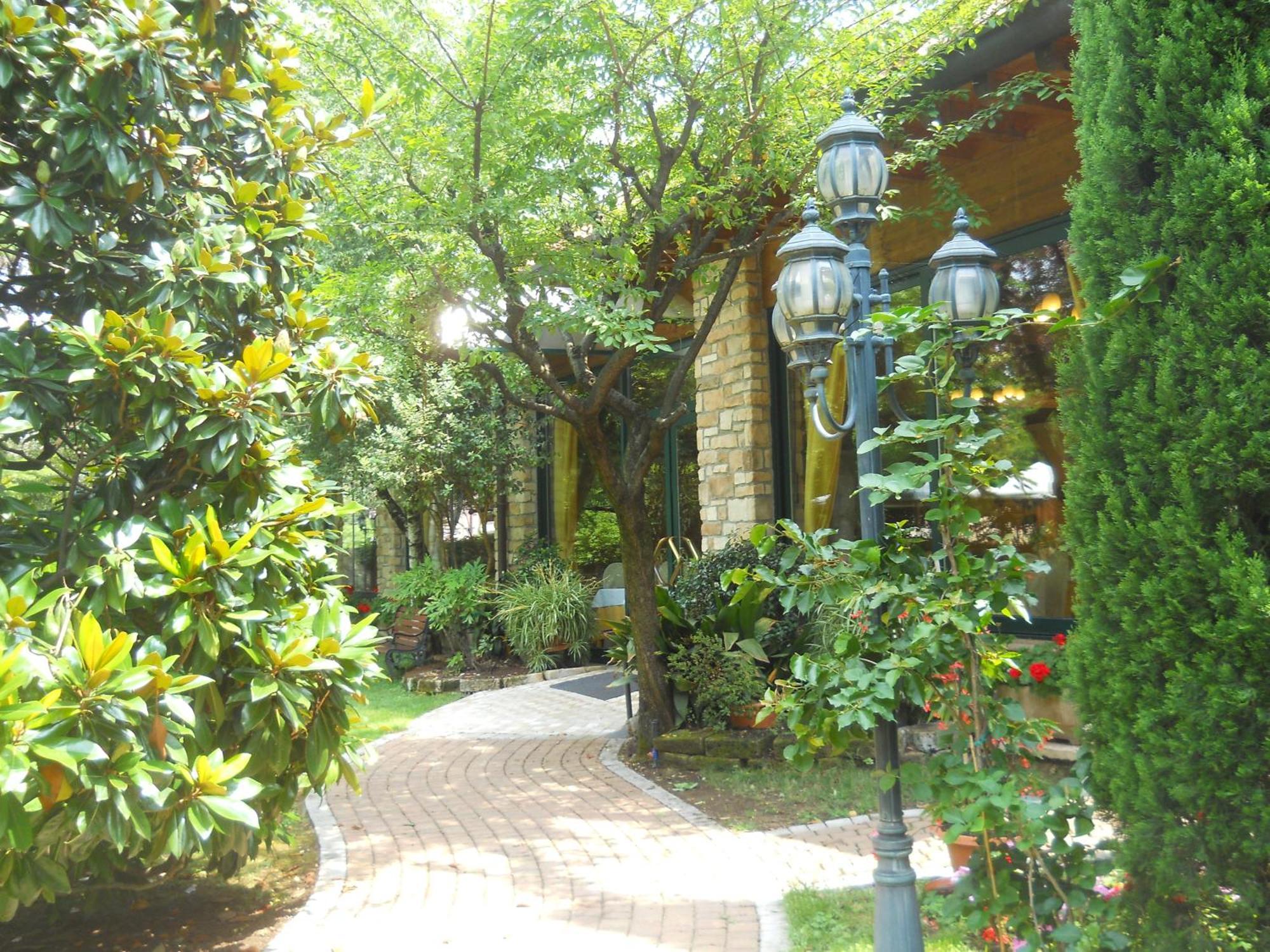 Hotel Il Rustichello Lonato Luaran gambar
