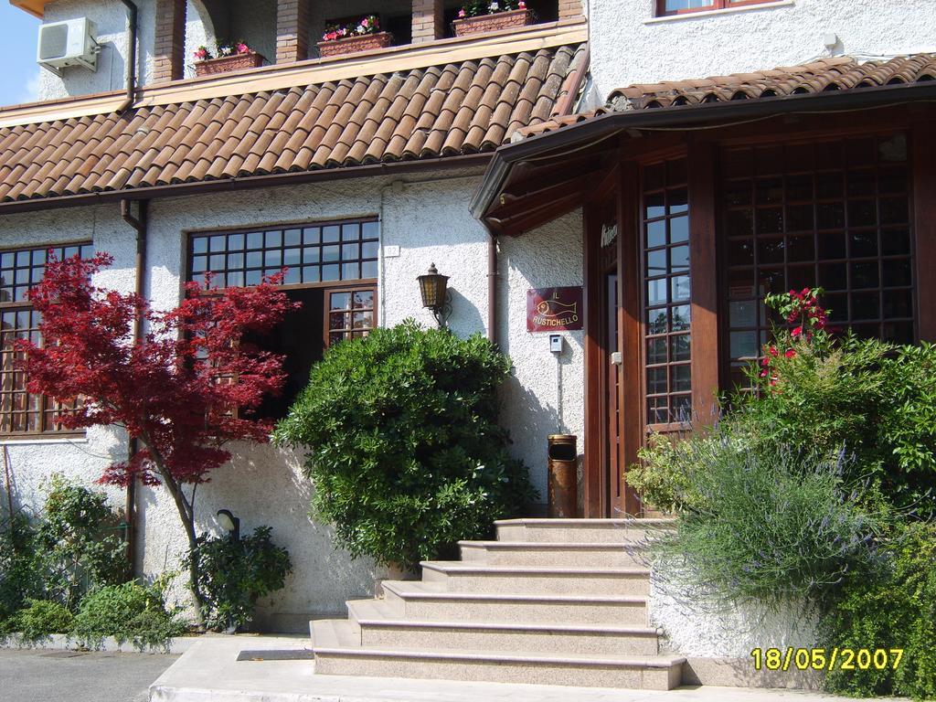 Hotel Il Rustichello Lonato Luaran gambar