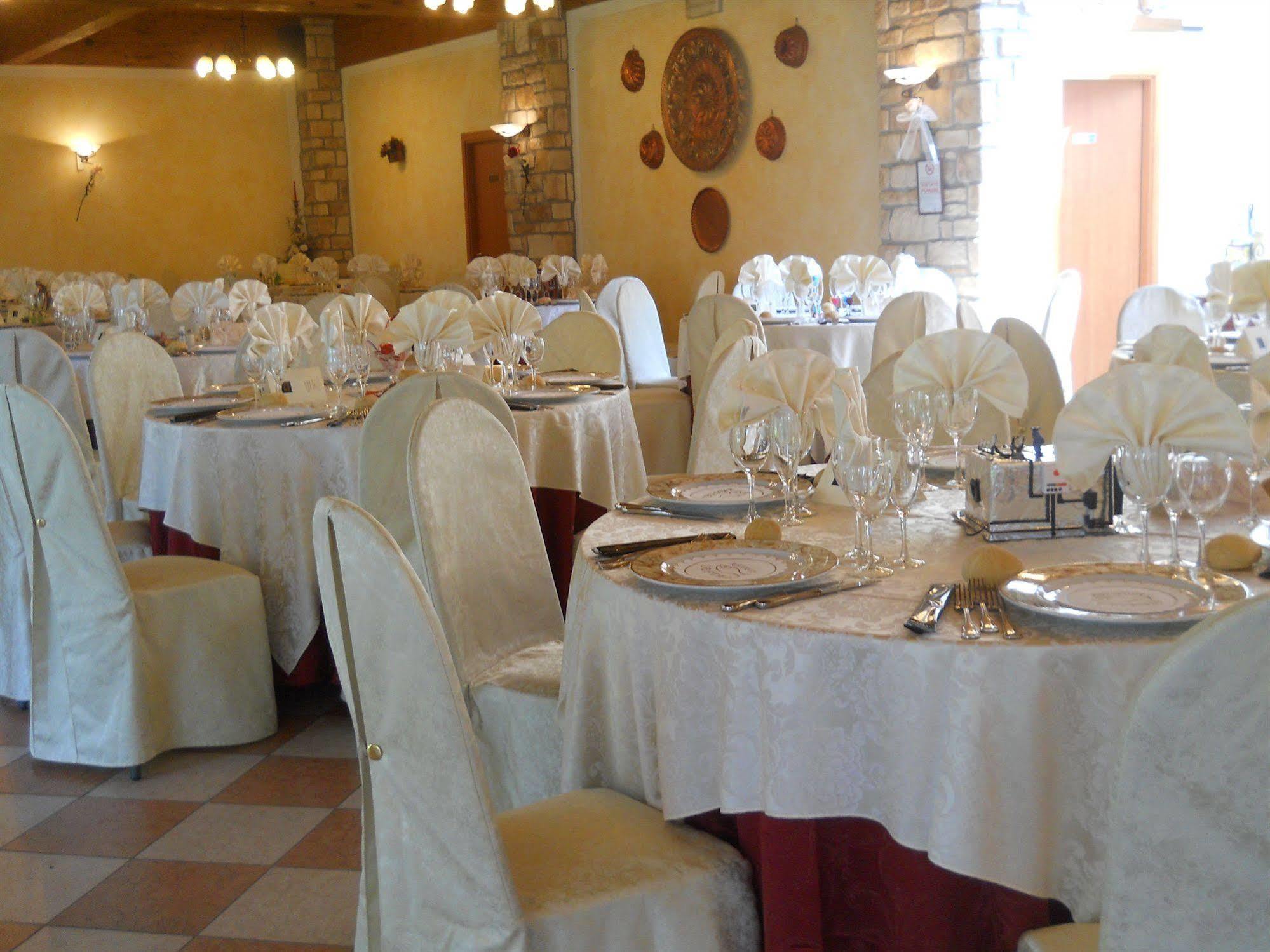 Hotel Il Rustichello Lonato Luaran gambar