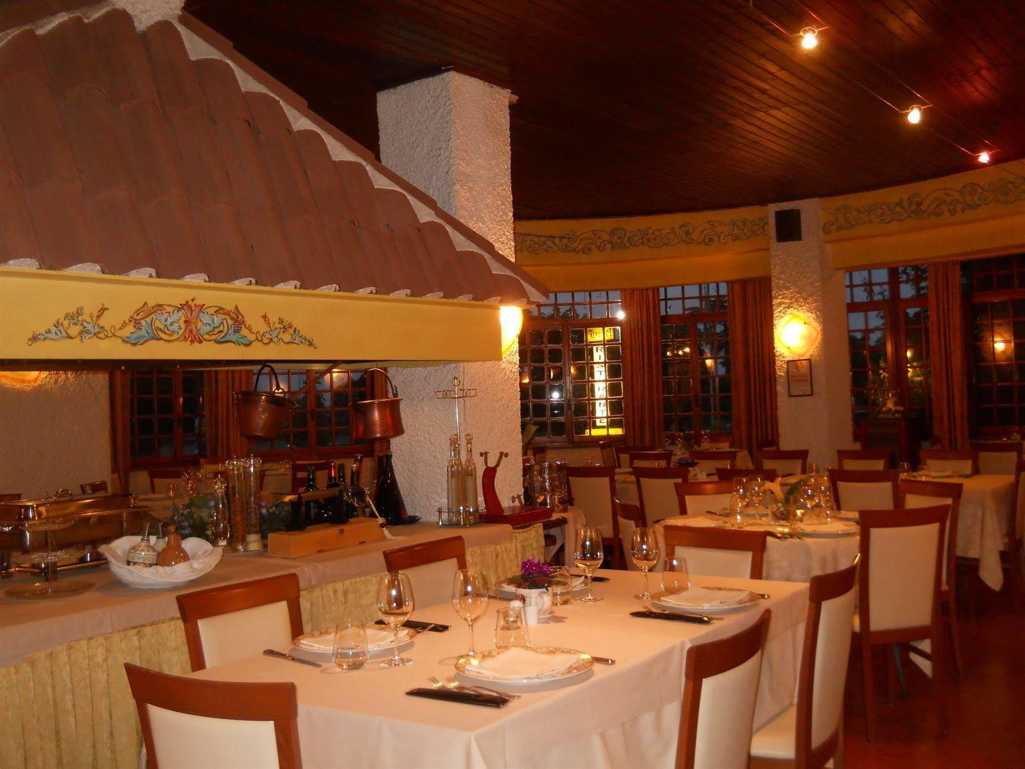 Hotel Il Rustichello Lonato Luaran gambar