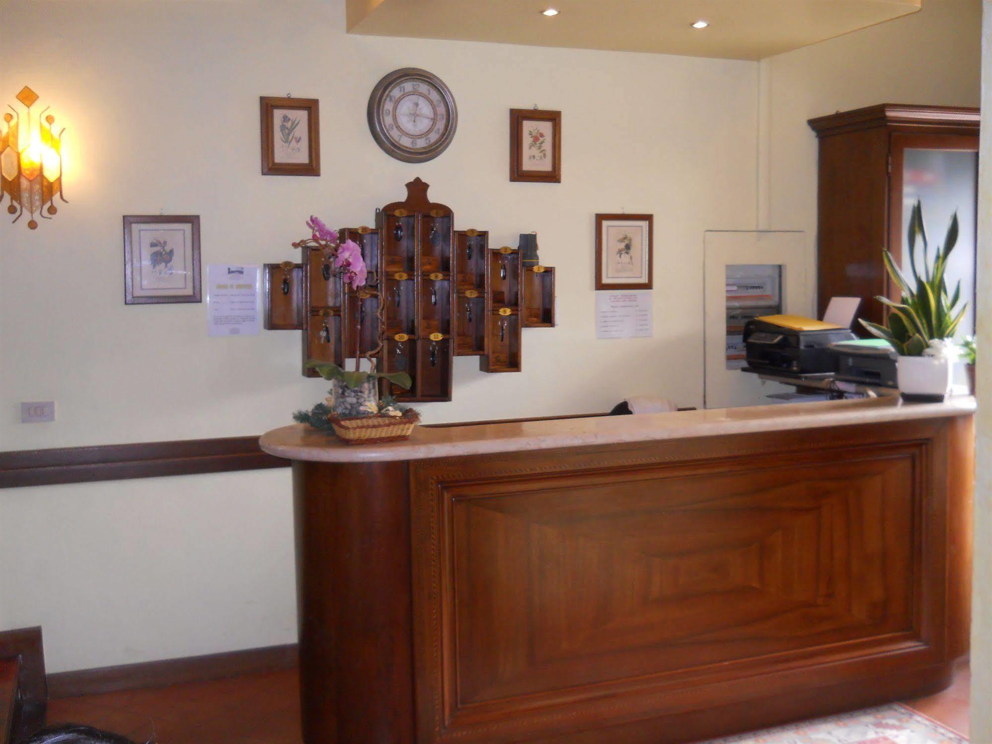 Hotel Il Rustichello Lonato Luaran gambar