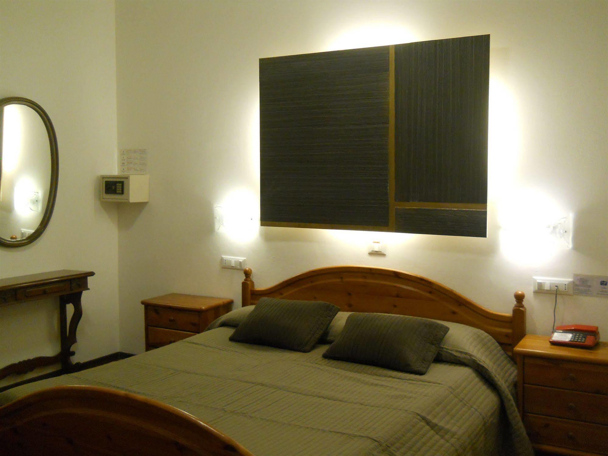 Hotel Il Rustichello Lonato Luaran gambar