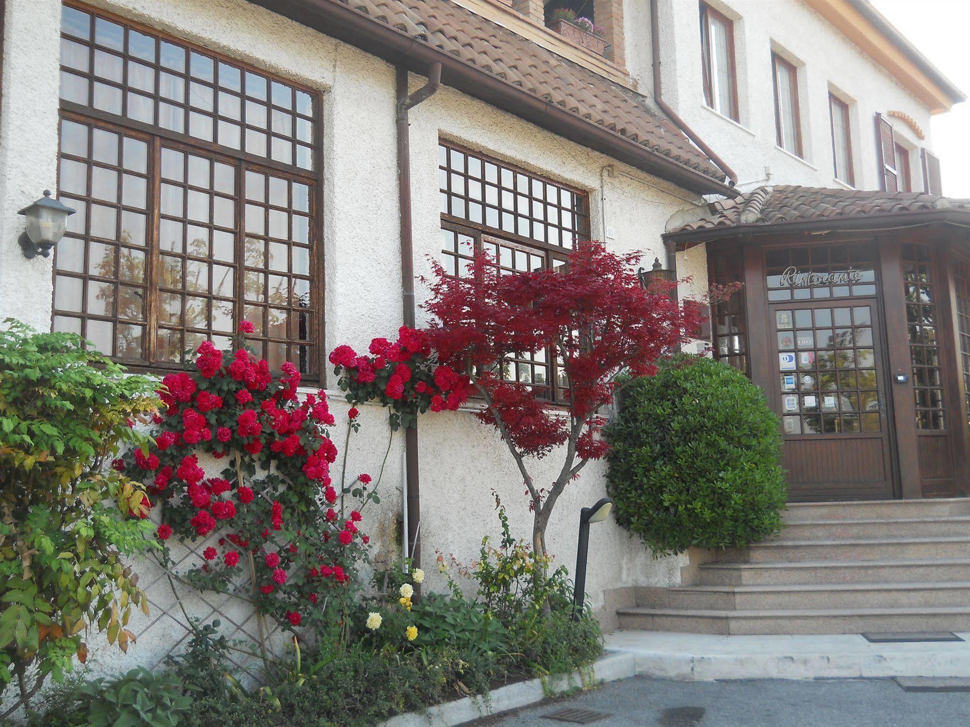 Hotel Il Rustichello Lonato Luaran gambar