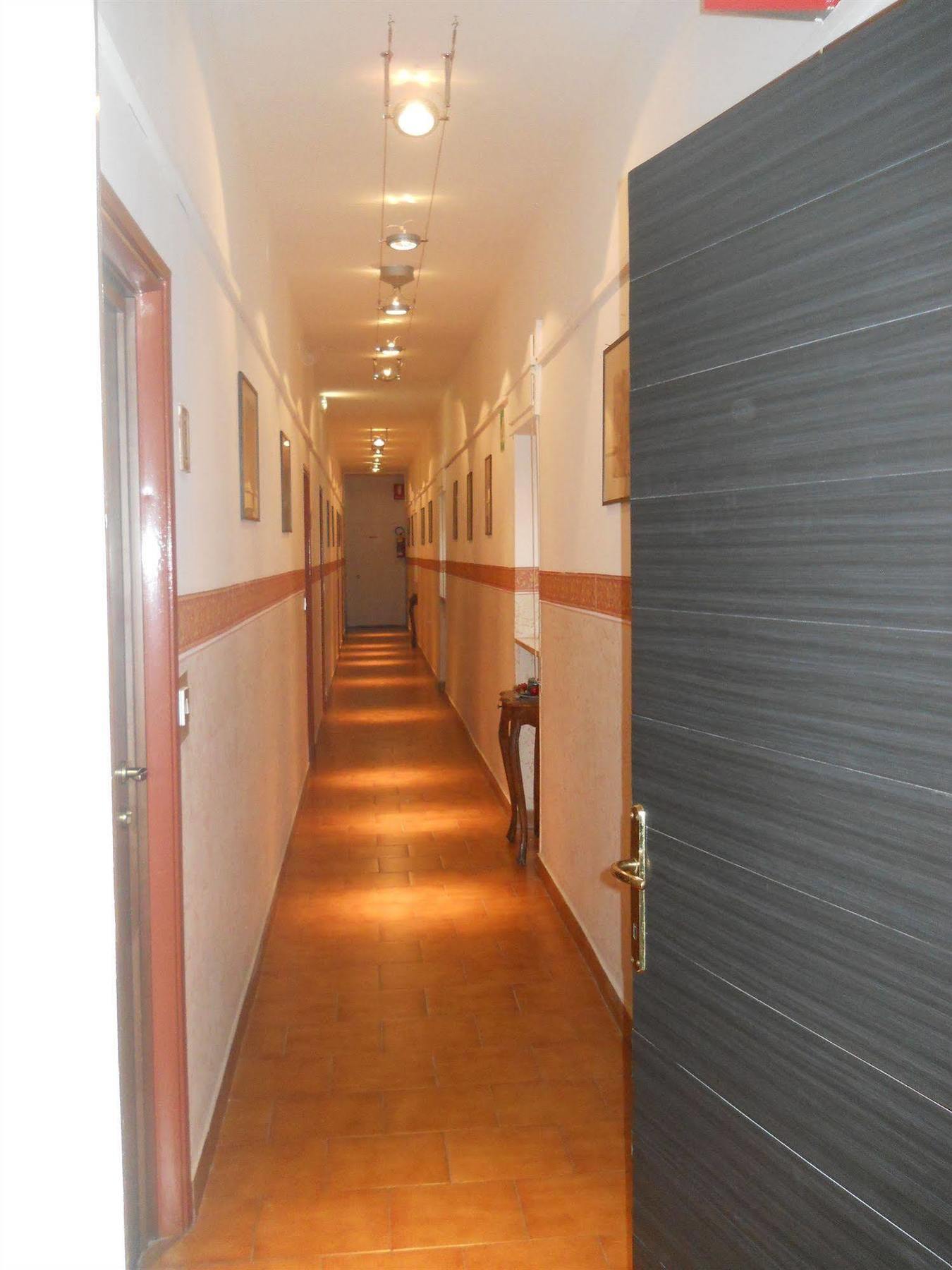 Hotel Il Rustichello Lonato Luaran gambar